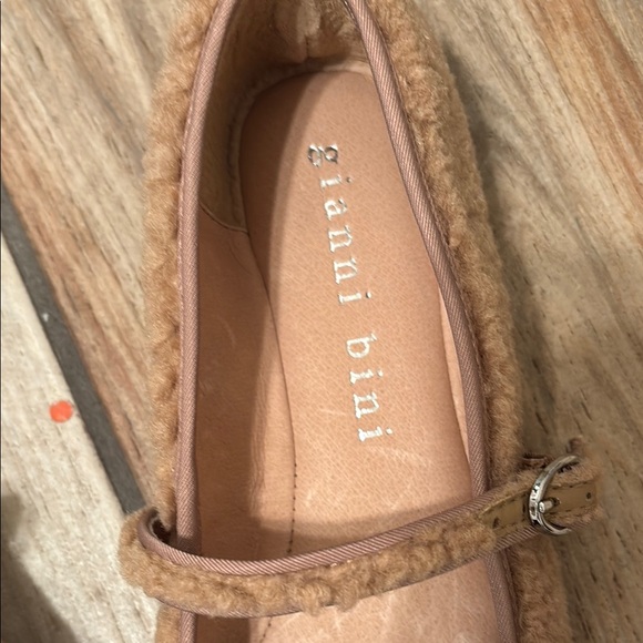 Stylish Tan fuzzy flat Mary Jane - Picture 2 of 4